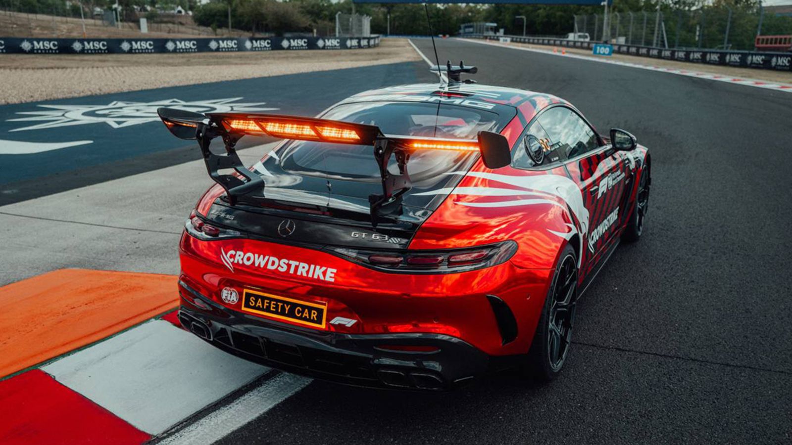 Ο κινητήρας V8 biturbo 4,0 λίτρων αποδίδει 612 ίππους και μέγιστη ροπή 850 Nm.